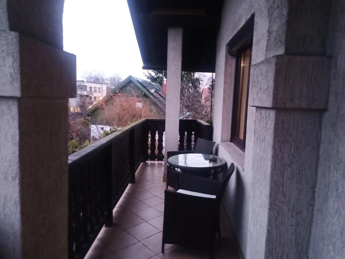 Pokoj W Domu Z Duzym Ogrodem Krakov Exteriér fotografie