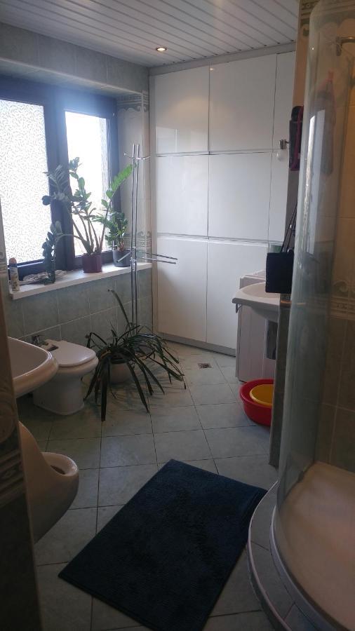 Pokoj W Domu Z Duzym Ogrodem Krakov Exteriér fotografie