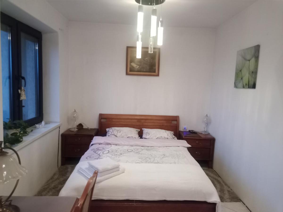 Pokoj W Domu Z Duzym Ogrodem Krakov Exteriér fotografie